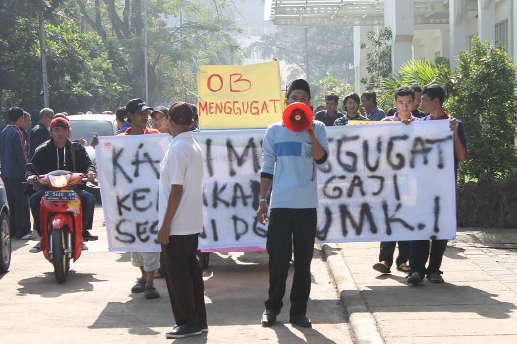 Satpam Kampus Keluhkan Jam Kerja Panjang dan Upah Murah