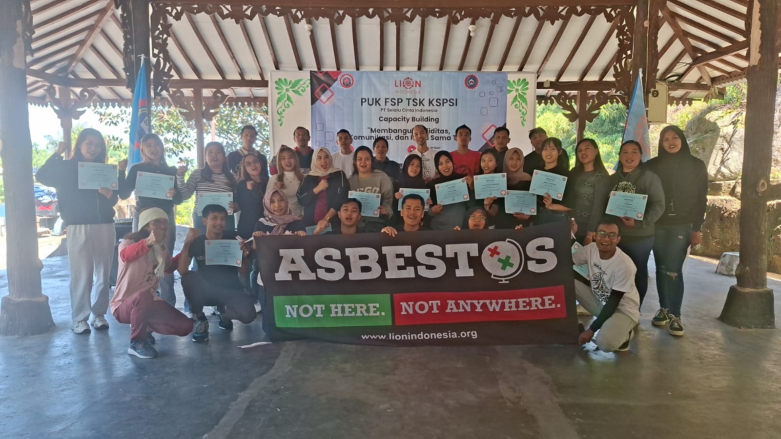 Dari Bayang-Bayang Ketakutan Menuju Solidaritas Kolektif: Merebut Kembali Ruang Aman di Tempat Kerja